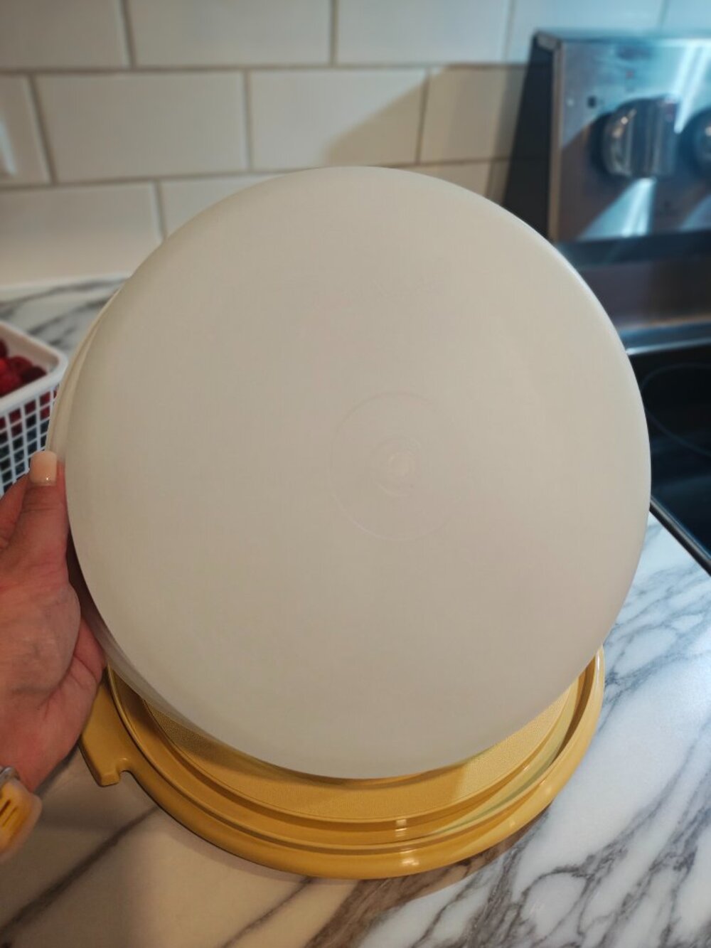 Vintage Tupperware Pie Taker Harvest Gold 719 720 with Lid | 1970s Pie Carrier - Picture 7 of 8
